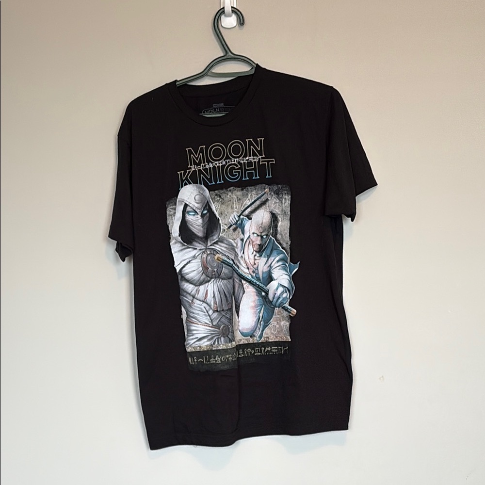 Moon Knight black tee. Part of the Marvel group. Men’s size L